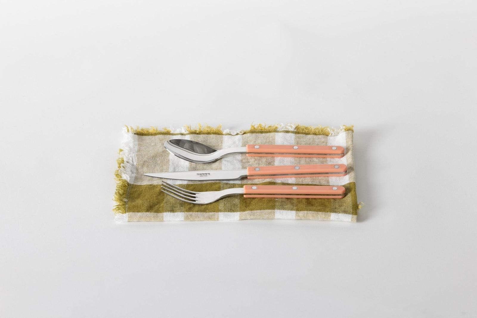 Sabre Cutlery Set Peach