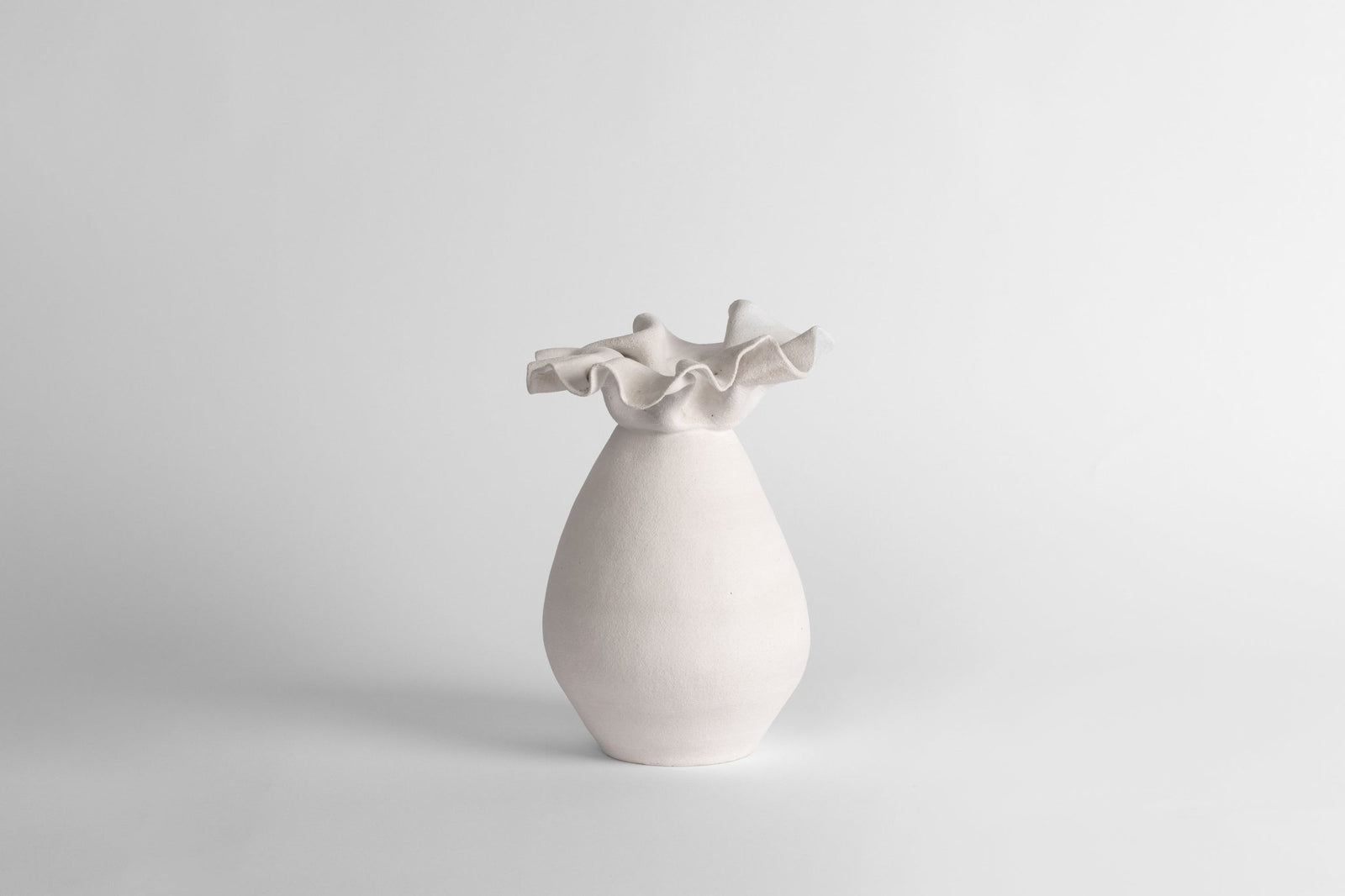 Medium Wave Vase Matte White - Jardan